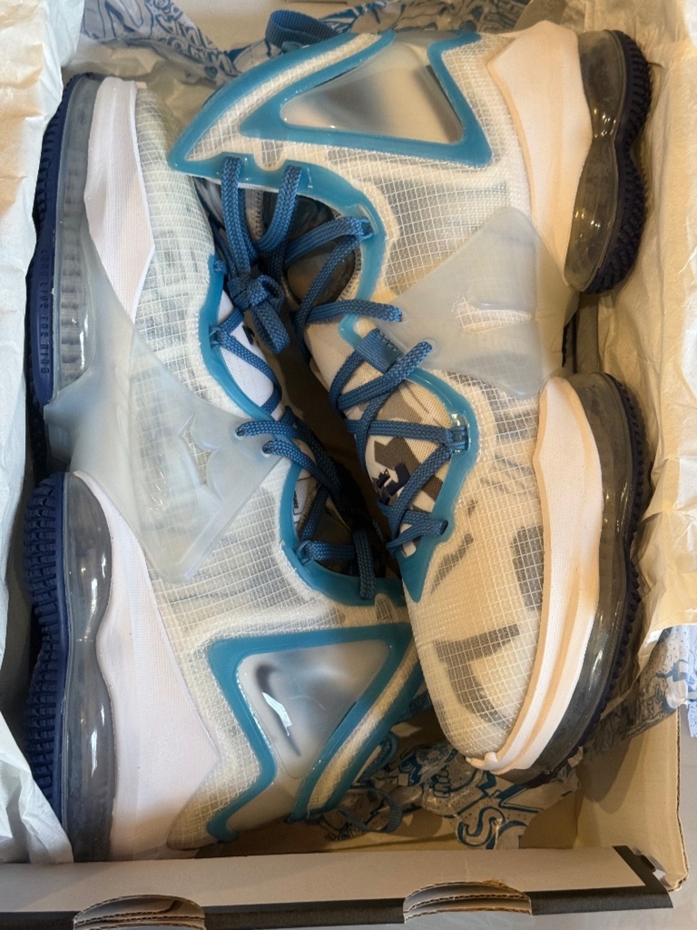 Nike Lebron XIX Men's Size 11 White/Dutch Blue *New*